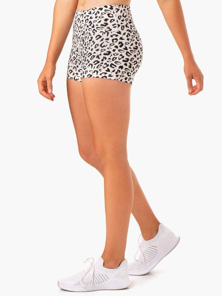 Women's Ryderwear Women Shorts Adapt High Waisted Scrunch Shorts Ivory Leopard | NZ1939KI