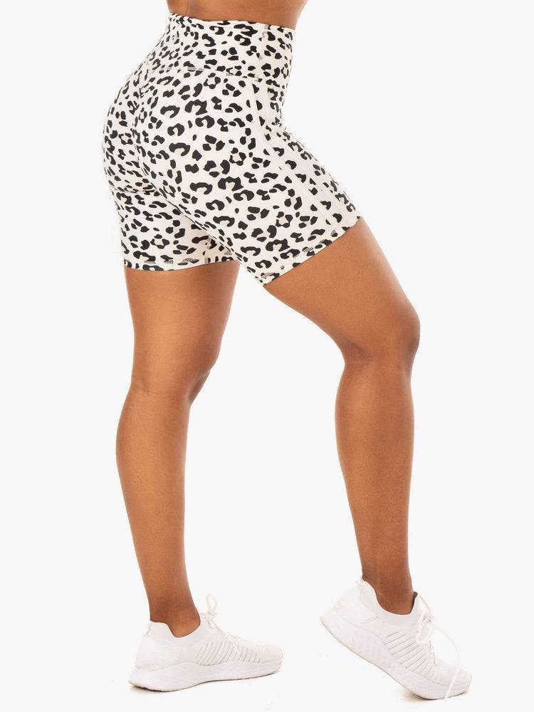 Women's Ryderwear Women Shorts Evolution High Waisted Scrunch Shorts Ivory Leopard | NZ1985SO