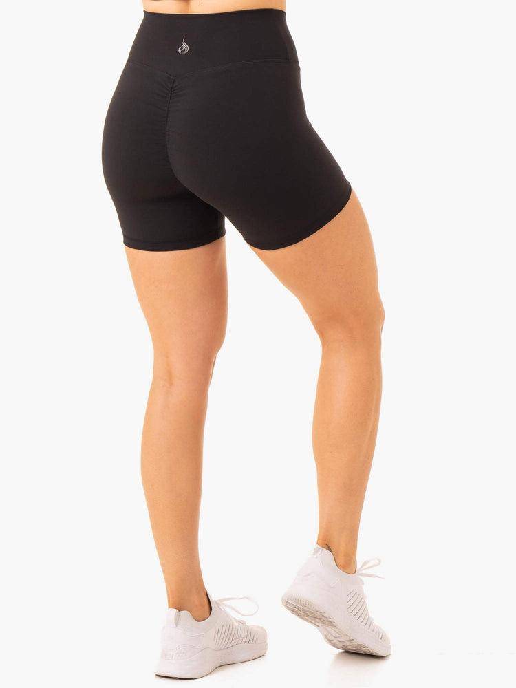 Women's Ryderwear Women Shorts Serene Cross Over Scrunch Shorts Black | NZ2106EX