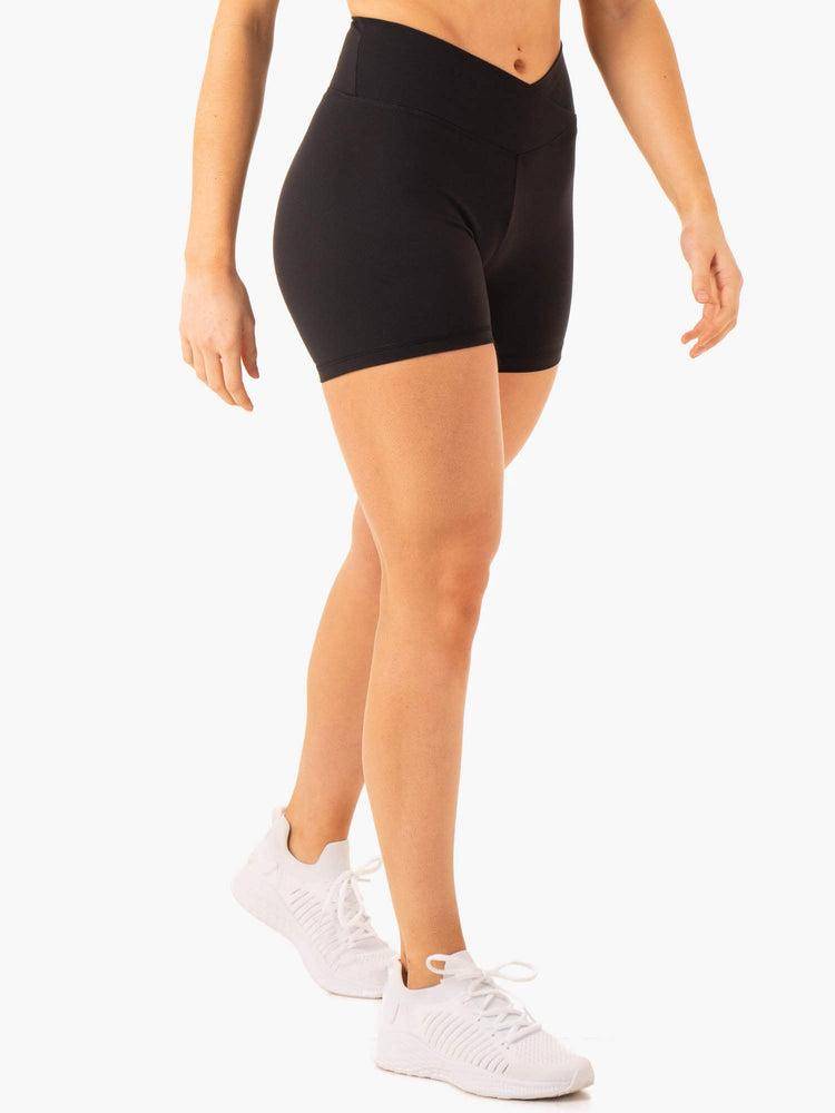 Women's Ryderwear Women Shorts Serene Cross Over Scrunch Shorts Black | NZ2106EX